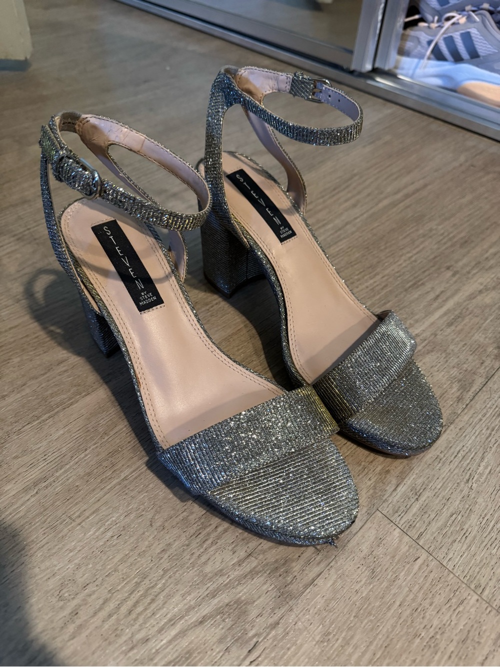 Steven by Steve Madden Silver Glitter Block Heel Sandals with Ankle Strap sz 9